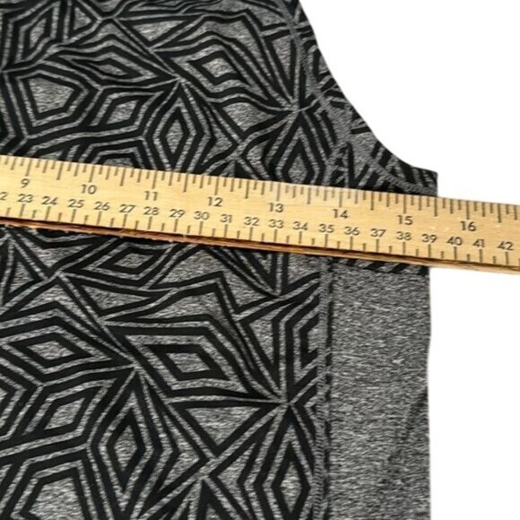 Umbro Geometric Pattern Gray Racerback Tank Top G 14/16 Polyester Spandex Girls - Picture 6 of 7